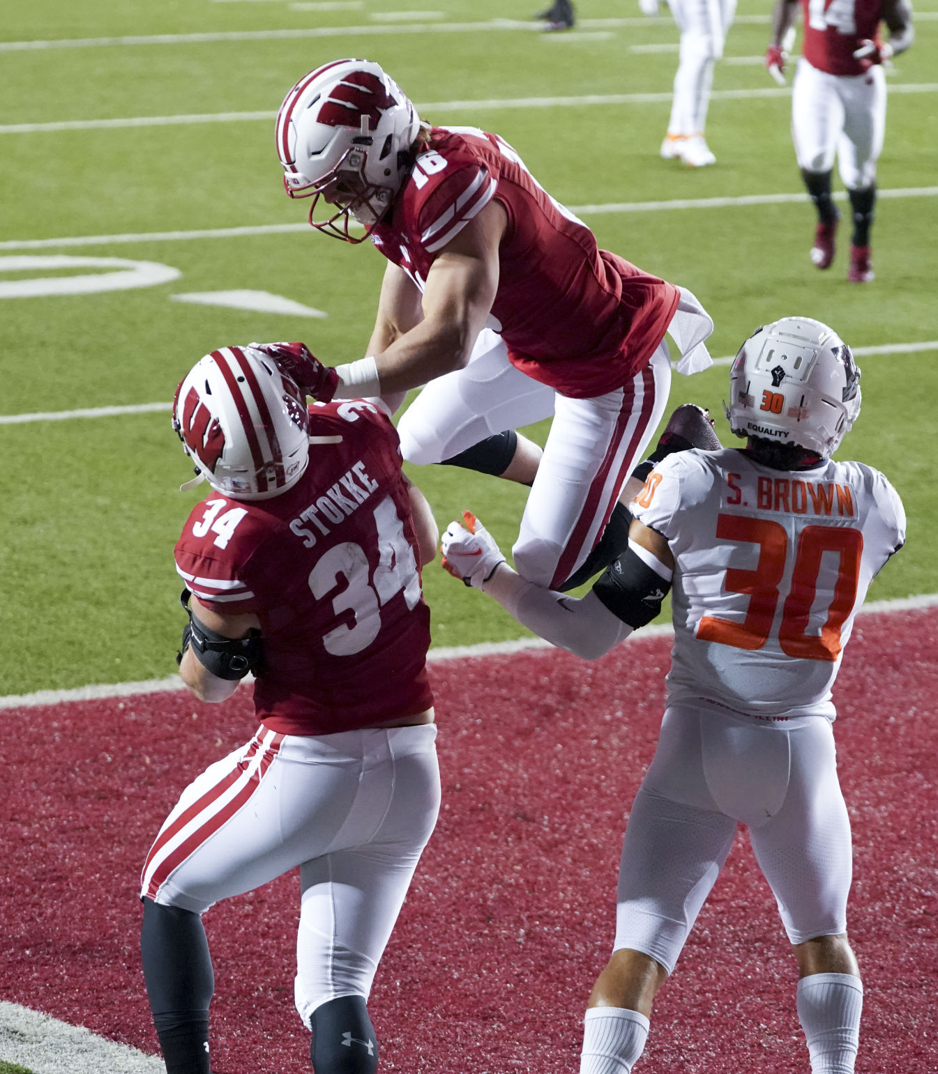 UW 45, Illinois 7